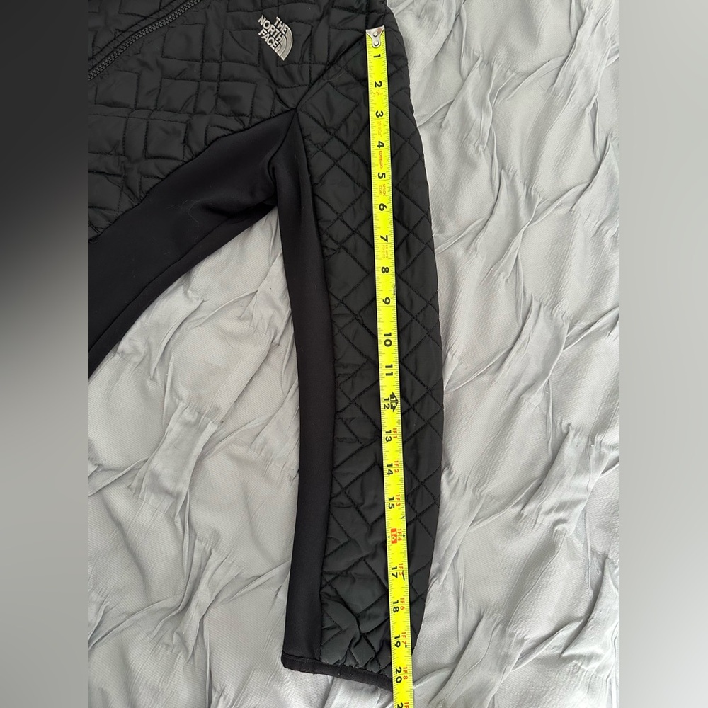 The North Face Girls' Quilted 10-12 Jacket - Picture 7 of 11